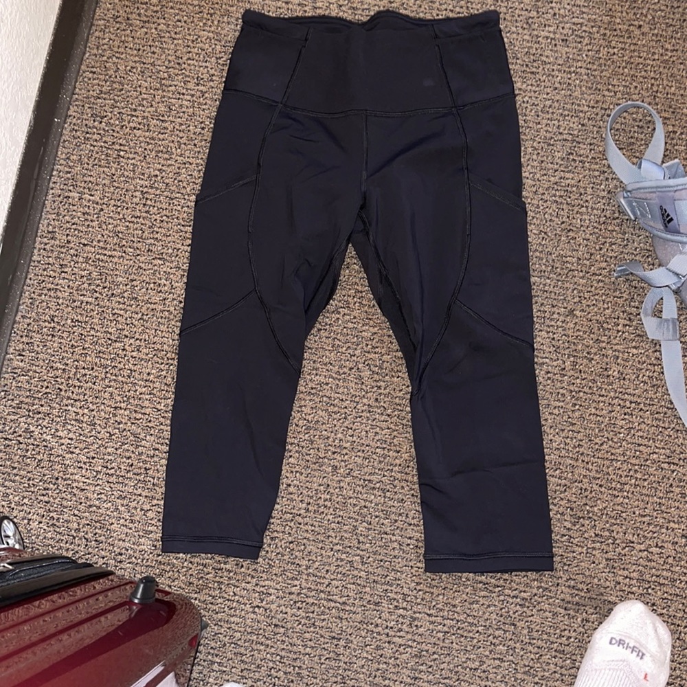 Lulu Lemon women’s cropped leggings